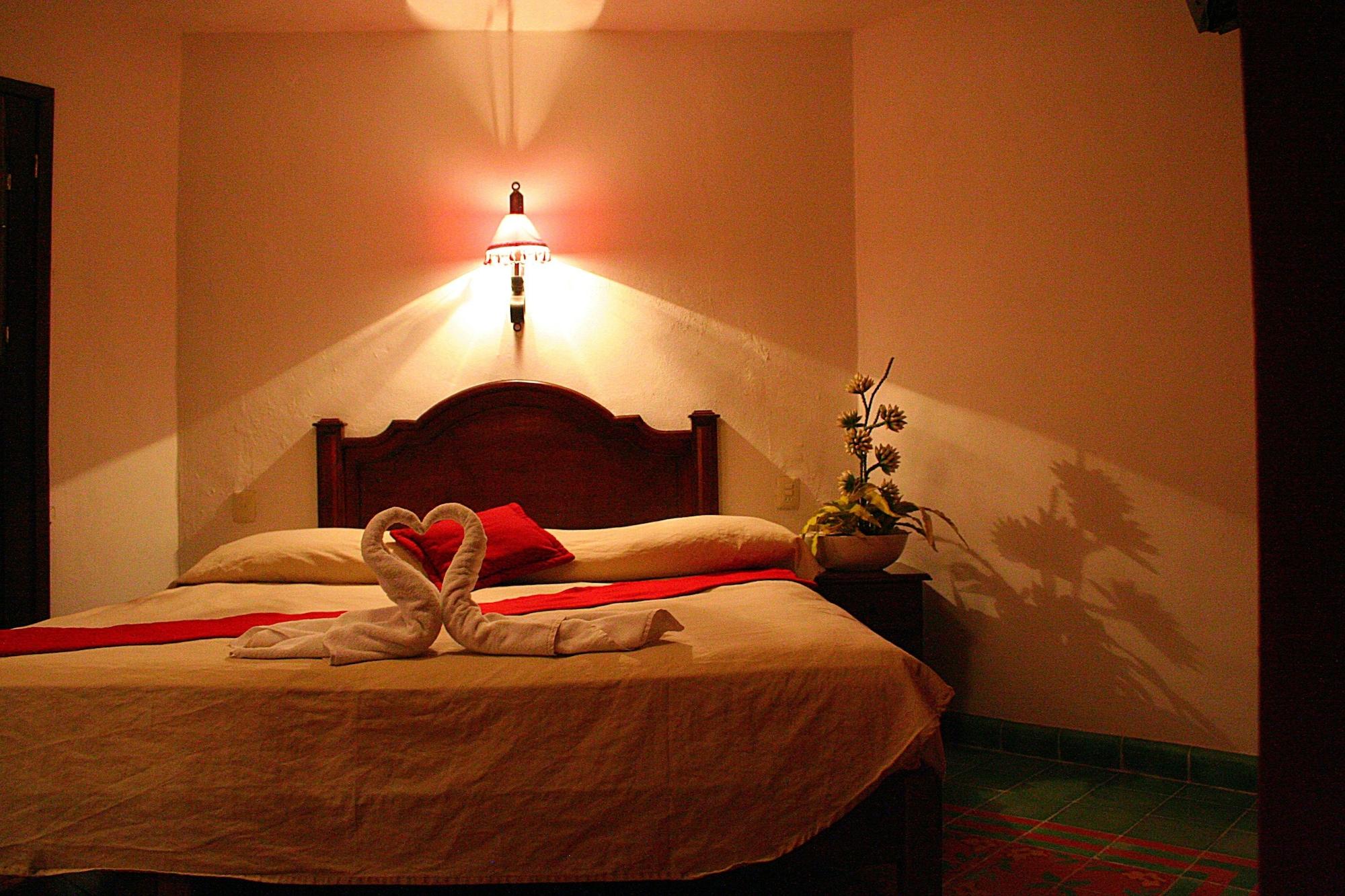La Aurora Hotel Colonial Валядолид Екстериор снимка