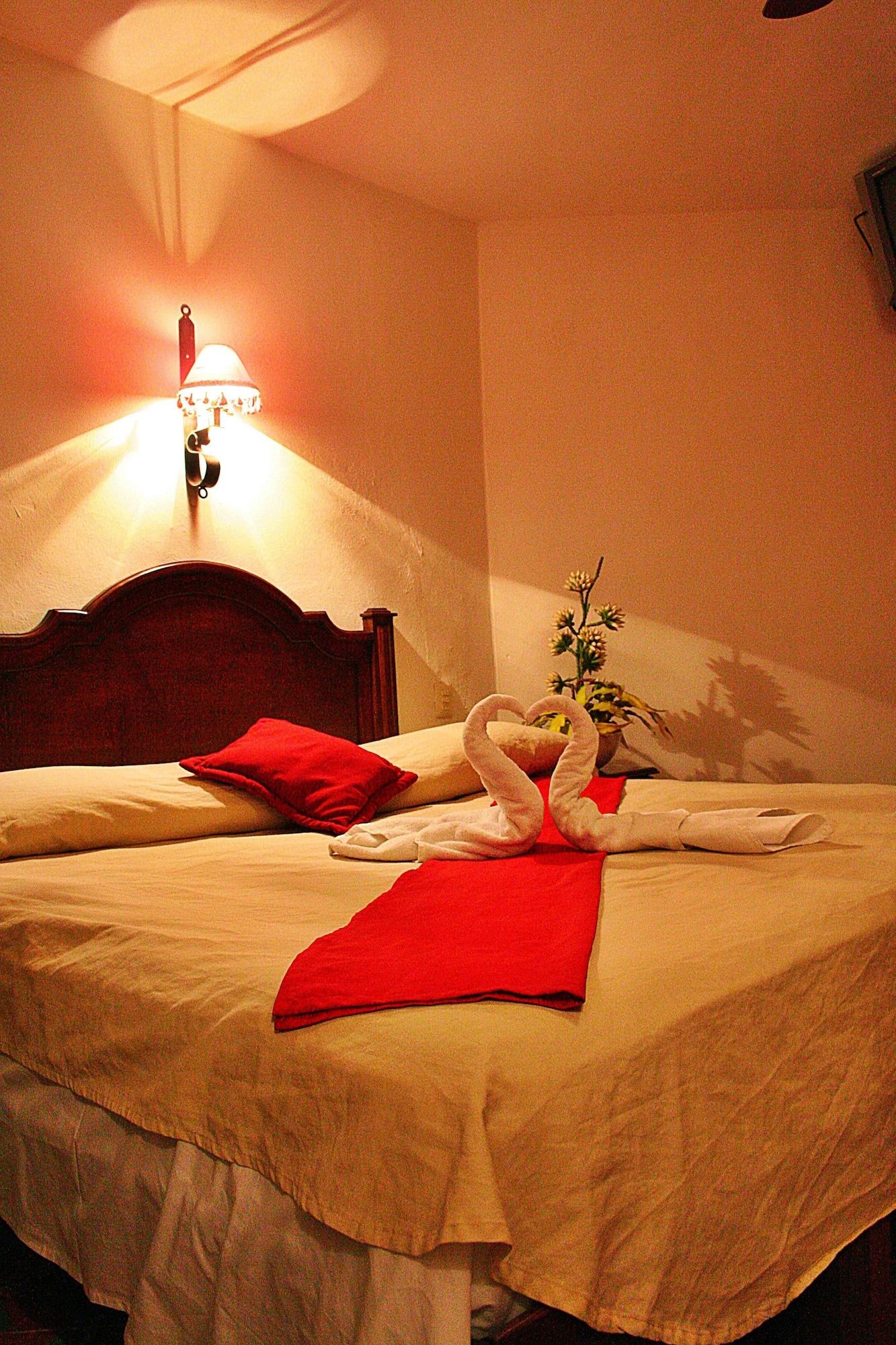 La Aurora Hotel Colonial Валядолид Екстериор снимка